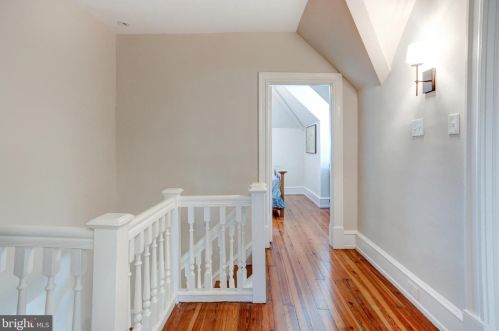 301 Gravers Ln, Philadelphia PA 19118-2802 exterior