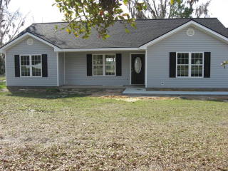 5702 Meadow Wood Dr, Blackshear, GA 31516-4489
