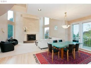 2221 Pinnacle Dr, Portland, OR 97229-9108