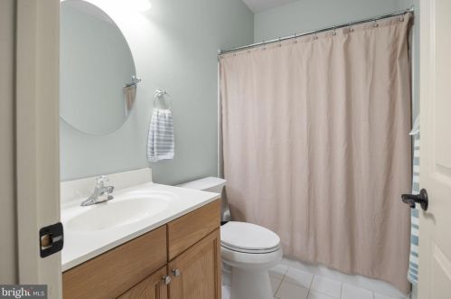 64 Kyle Way, Trenton NJ 08628-2521 exterior