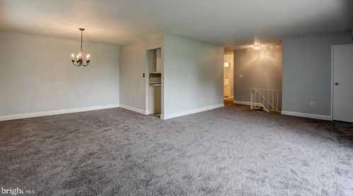 209 Valleybrook Dr, Lancaster PA  17601-4623 exterior