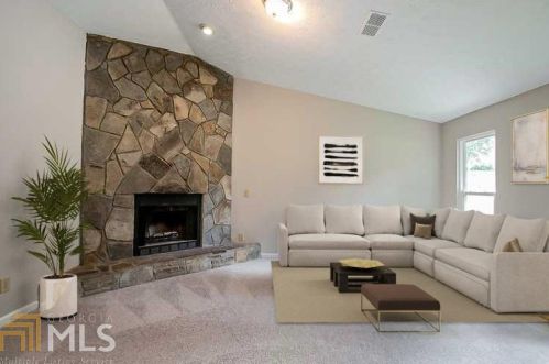 860 Fox Valley Trl, Stone Mountain, GA 30088-2617