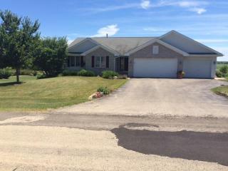 6897 Holly Ln, Byron, IL 61010-9378