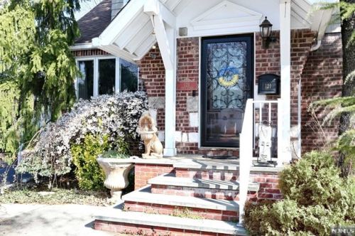 121 James St, Rochelle Park, NJ 07662-3422