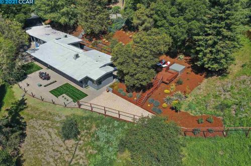 22 Charles Hill Rd, Orinda, CA 94563-1941