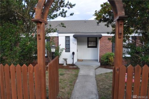 3712 37 Ave, Seattle WA  98144-7111 exterior