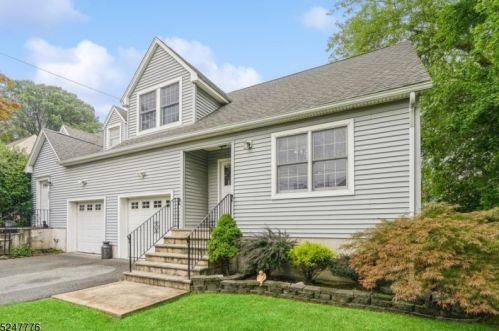 96 Raymond Ave, Nutley, NJ 07110-2128
