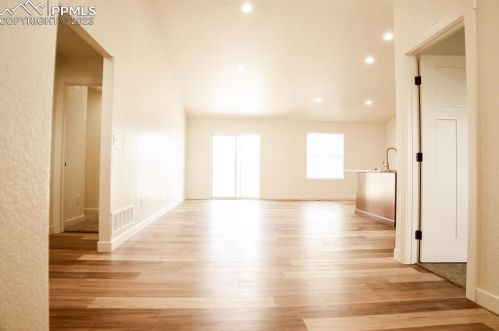 829 Laurue Dr, Pueblo, CO 81007-2609