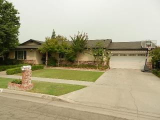 2066 Burlingame Ave, Fresno, CA 93710-4502