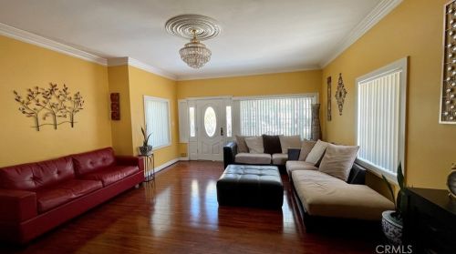 548 Oak St, Glendale CA 91204-1136 exterior