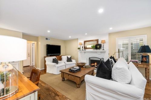 16 Chenile, Irvine CA  92614-7528 exterior