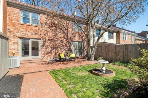 5940 Queenston St, Springfield VA  22152-1731 exterior