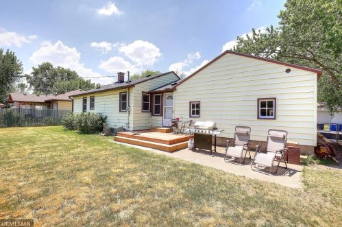 5580 Aldine St, Saint Paul MN  55126-4901 exterior