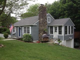 14 Woodlawn Rd, Sparta, NJ 07871-2103