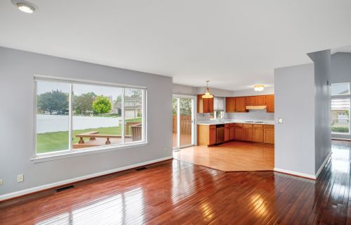 841 Tamarac Dr, Carol Stream IL  60188-4427 exterior