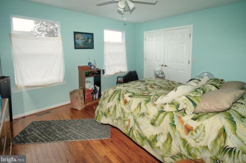 4907 Mariners Dr, Shady Side MD 20764-9752 exterior