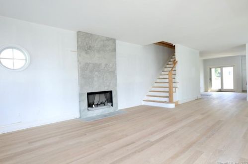 32 Millwood St, Milford, CT 06460-6433