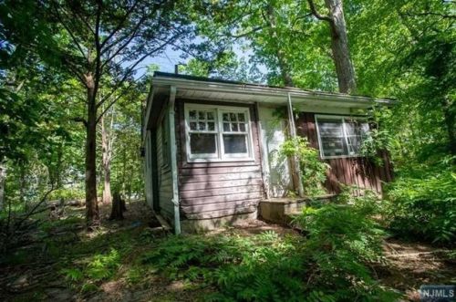 6 Buena Vista Way, Bloomingdale, NJ 07403-1904