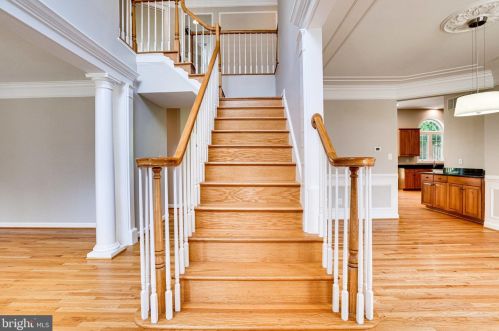 3355 Roundtree Estates Ct, Falls Church, VA 22042-3550