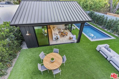 15754 Morrison St, Van Nuys CA  91436-1544 exterior