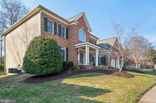 8606 Monacan Ct, Lorton, VA 22079-3093