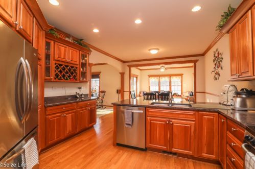 307 Schmidt Dr, Pingree Grove IL  60140-8273 exterior