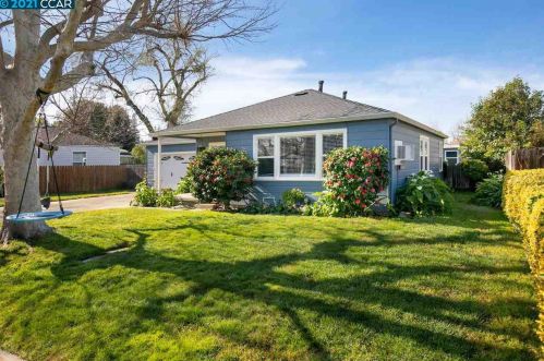 1829 Noemi Dr, Concord CA  94519-1445 exterior