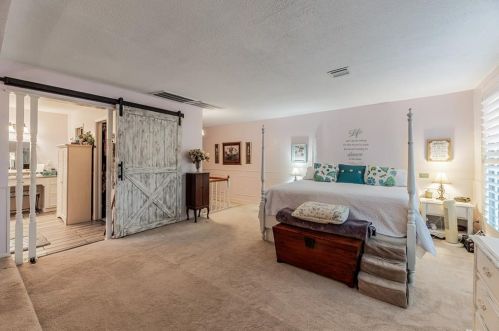 702 Timber Cv Dr, Taylor Lake Village TX 77586-4617 exterior