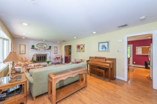 16 Mckinley Dr, Kinnelon, NJ 07405-2529