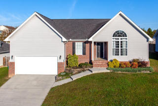 1131 Fox Ridge Dr, Powell, TN 37849-3992