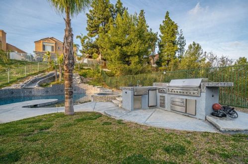 2121 Chateau Ct, Chula Vista CA  91913-3161 exterior