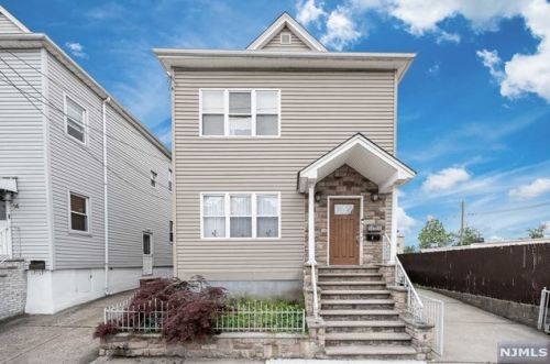 12 Lanza Ave, Outwater, NJ 07026-3517