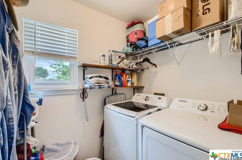 1329 Amberwood Loop, Uhland TX 78640-5515 exterior