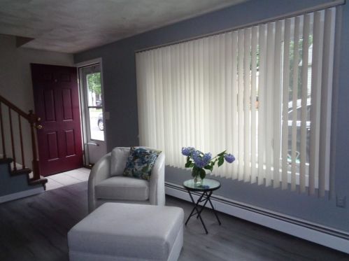 45 Reed St, Warwick, RI 02886-1240