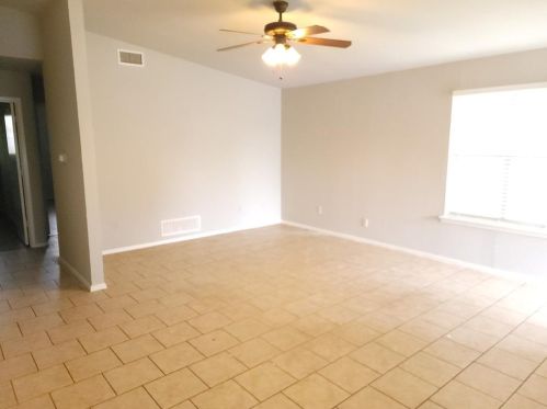 1124 Suburban St, Cedar Hill TX  75104-3255 exterior