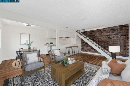 1970 Peabody Rd, Vacaville, CA 95687-6233