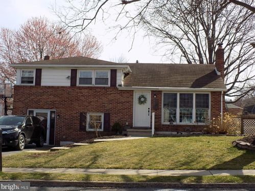 931 Erlen Dr, York, PA 17402-3611
