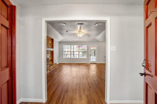 1657 White Oak Creek Dr, Conroe TX  77304-1340 exterior