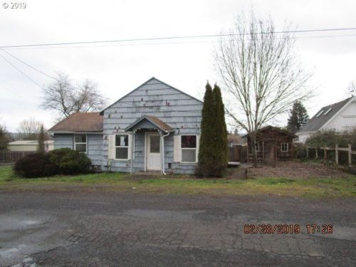 312 2nd St, Carlton, OR 97111