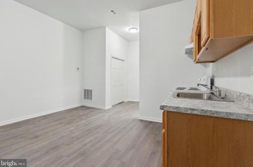 1749 4th St, Philadelphia, PA 19148-1801