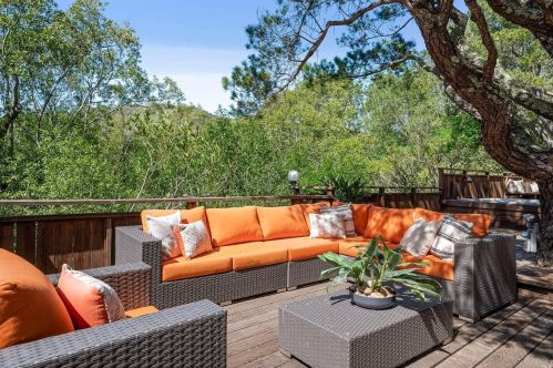 68 Upper Oak Dr, San Rafael, CA 94903-1732