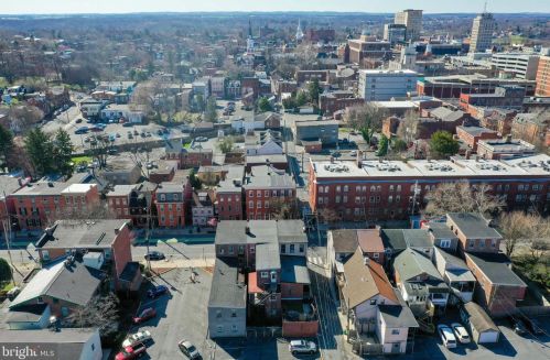 126 Walnut St, Lancaster PA  17602-5043 exterior