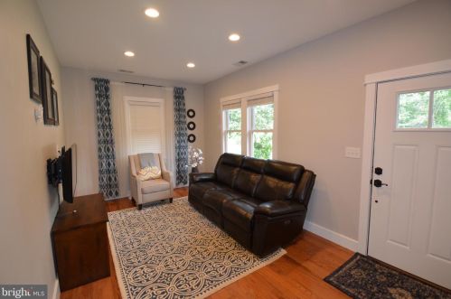 18618 Old Triangle Rd, Triangle VA  22172-1910 exterior