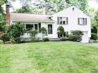 13 Pearl Rd, Closter, NJ 07624-1620