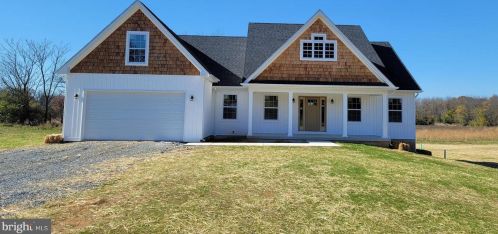 1041 Shirley Rd, Summit Point, WV 25446-3678