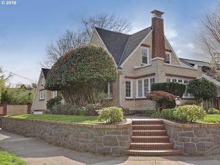 458 Royal Ct, Portland OR  97232-3342 exterior