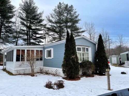 22 Seasons Ln, Rochester, NH 03867-4333
