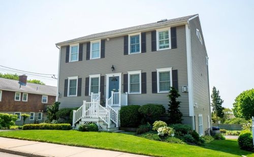 46 Malbone Rd, Middletown, RI 02840-1747