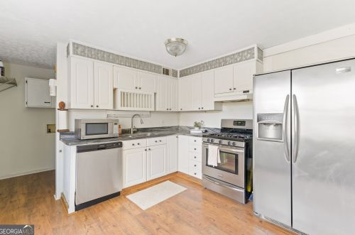 90 Cumberland Dr, Rex GA 30273-1800 exterior