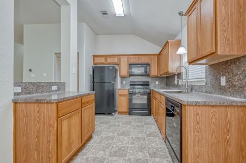 989 Arbor Way, Conroe TX  77303-1784 exterior